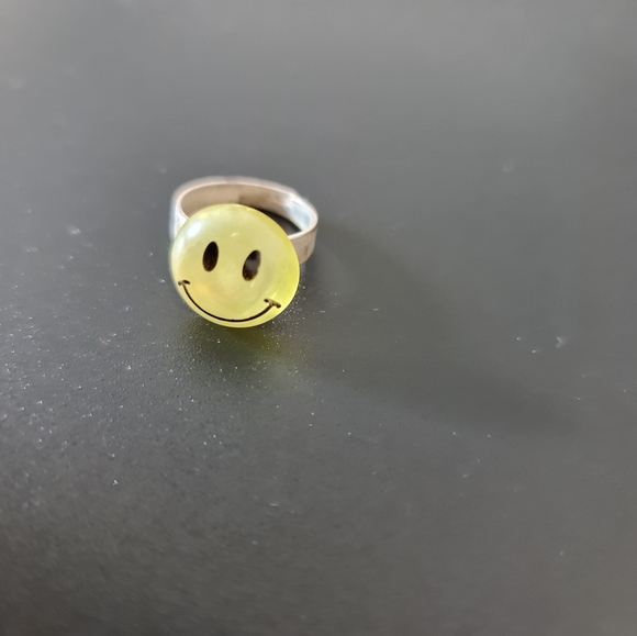 ⭐HOST PICK⭐ Smiley Ring Set - Picture 8 of 9